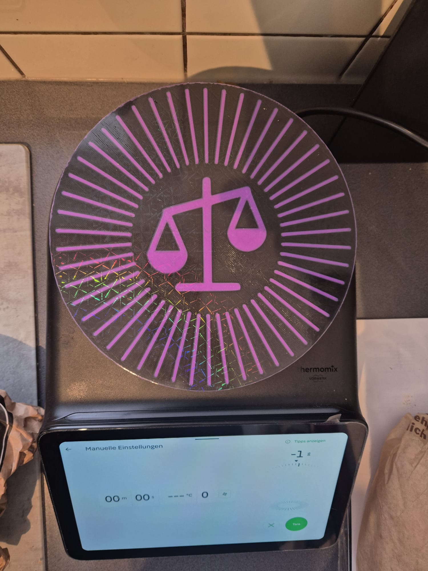 Runde Waagen-Abdeckung für Thermomix TM7 – Schutzcover mit Sternen-Design & Waage-Symbol